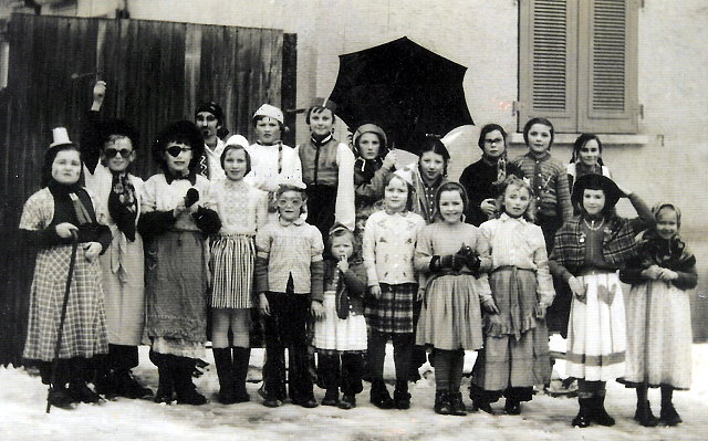 Archiv Heimatverein Oeffingen - Kinder Fasching 1940
