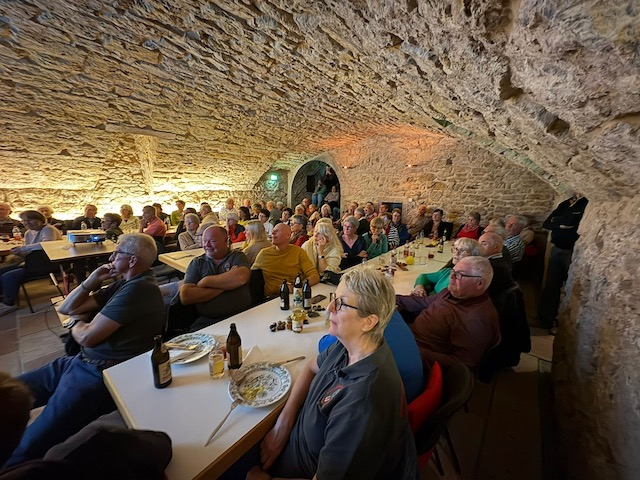 Archiv Heimatverein Oeffingen - Zuschauer beim 1200 Jahr Feier Filmabend